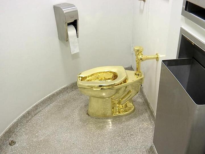 Die 18-karätige goldene Toilette "America" stammt von dem italienischen Künstler Maurizio Cattelan.