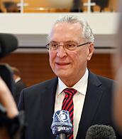 Bayerns Innenminister Joachim Herrmann (CSU) beantwortet im Bundesverfassungsgericht Fragen der Presse.