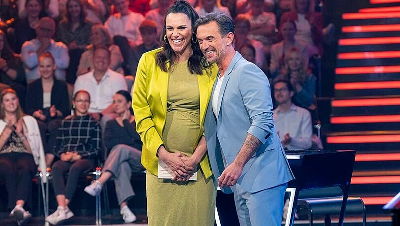 Esther Sedlaczek übergibt am Samstag ihre "Maus-Show" an Entertainer Florian Silbereisen. Die Moderatorin erwartet ihr drittes Kind und geht in eine Baby-Pause.