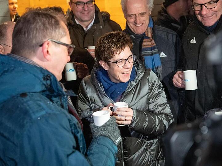 Gemeinsam mit CDU-Chefin Annegret Kramp-Karrenbauer will die CSU-Landesgruppe über die generelle Neuausrichtung von CDU und CSU sprechen.