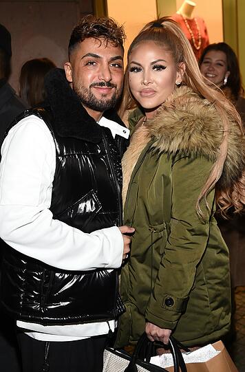 Das YouTube-Paar Lou und Lisha hat bereits im "Sommerhaus der Stars" für Furore gesorgt. Jetzt soll sich Lou in einer (mittlerweile gelöschten) Insta-Story verplappert und über die "Dschungelcamp"-Teilnahme seiner Frau Lisha gesprochen haben.