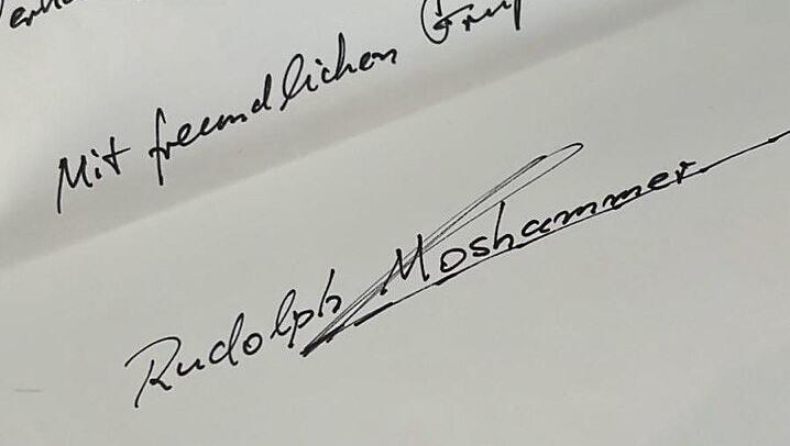Mit der AZ teilt Tolga Durak exklusive Dokumente aus seiner Zeit bei Rudolph Moshammer. Hier sieht man seinen Arbeitsvertrag – inklusive Unterschrift vom berühmten Chef. Mit der AZ teilt Tolga Durak exklusive Dokumente aus seiner Zeit bei Rudolph Moshammer. Hier sieht man seinen Arbeitsvertrag – inklusive Unterschrift vom berühmten Chef.