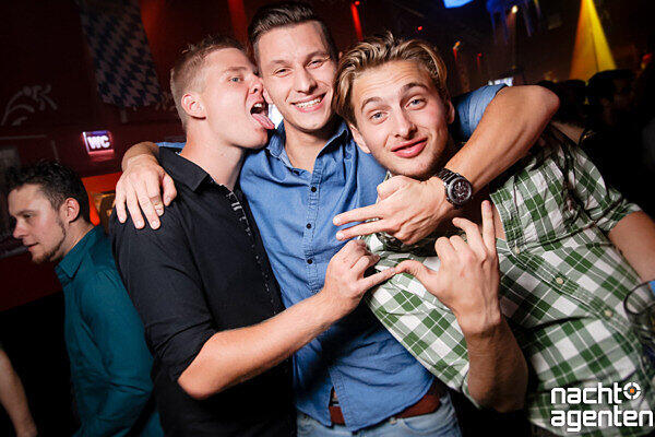Apres-Wiesn-Party in der Nachtgalerie. Mehr Bilder unter: http://www.nachtagenten.de/event/26.09.2015/nachtgalerie/rumschmus-n.332483.html