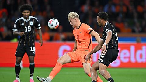 Karim Adeyemi (l.) vergab gegen die Niederlande eine gro&szlig;e Torchance.