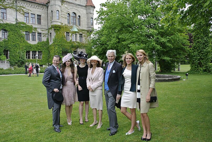 Sehe Sie hier weitere Bilder der Hochzeit von Anton Andreas Graf von Faber-Castell und seiner Kate.