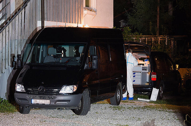 In Eching wurden zwei Leichen gefunden. Es handelt sich um eine Frau und ein Kind. Ein Tatverdächtiger wurde bereits festgenommen.
