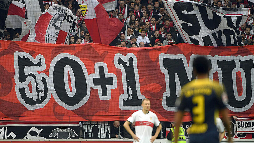 Fan-Proteste gegen die 50+1-Regel am Rande des Bundesliga-Spiels zwischen dem VfB Stuttgart und RB Leipzig.