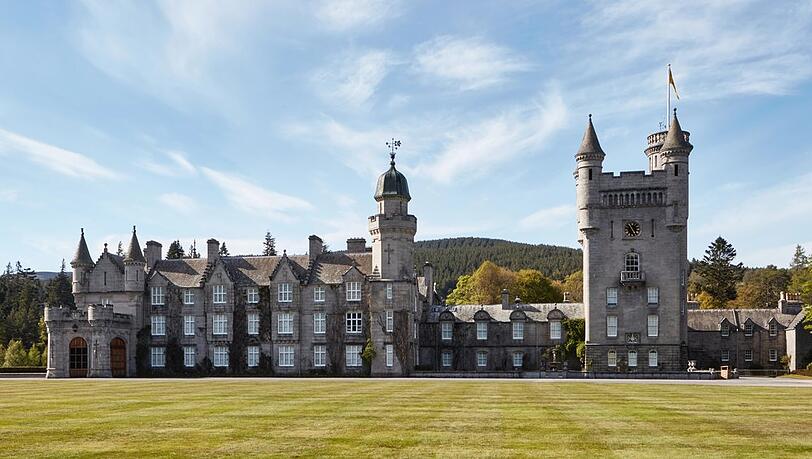 Auf Schloss Balmoral machen die Royals Sommerurlaub.