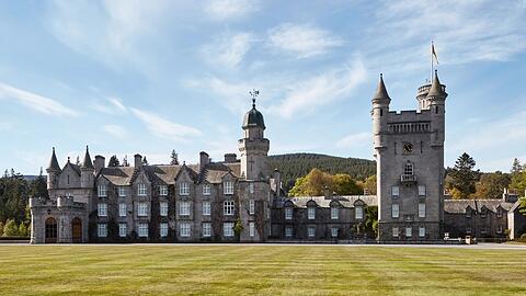 Auf Schloss Balmoral machen die Royals Sommerurlaub.