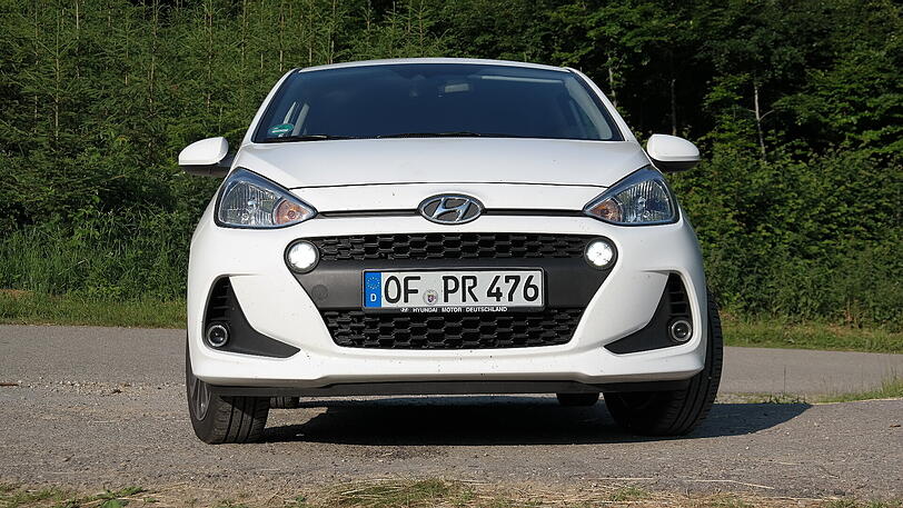 Sofoprt als Hyundai zu erkennen: die typische Marken-Front im i10-Kleinformat.