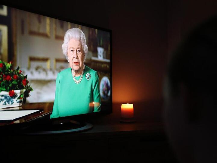 Die britische Königin Elizabeth II. wendet sich in einer Fernsehansprache an die Nation und den Commonwealth.