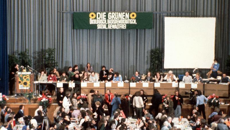 Am 13. Januar 1980 gründeten gut 1000 Delegierte in Karlsruhe die Bundes-Grünen. Am 13. Januar 1980 gründeten gut 1000 Delegierte in Karlsruhe die Bundes-Grünen.