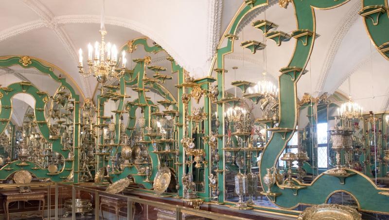 Blick in ein Zimmer des Grünen Gewölbes im Dresdner Schloss. Blick in ein Zimmer des Grünen Gewölbes im Dresdner Schloss.