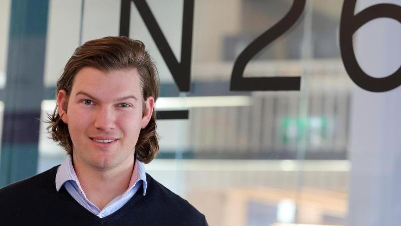 Der Gründer der N26 Bank, der Wiener Valentin Stalf, steht in den Geschäftsräumen des Unternehmens. Der Gründer der N26 Bank, der Wiener Valentin Stalf, steht in den Geschäftsräumen des Unternehmens.