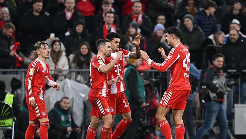 Am Ende konnten die Münchner um Luis Díaz (2.v.r.) doch jubeln.