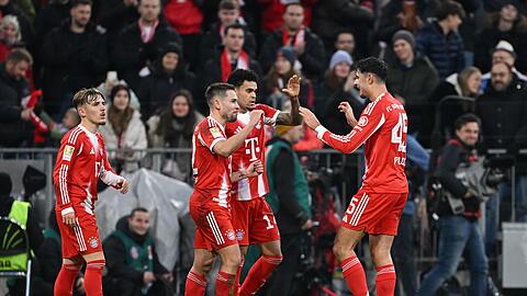 Am Ende konnten die Münchner um Luis Díaz (2.v.r.) doch jubeln. Am Ende konnten die Münchner um Luis Díaz (2.v.r.) doch jubeln.
