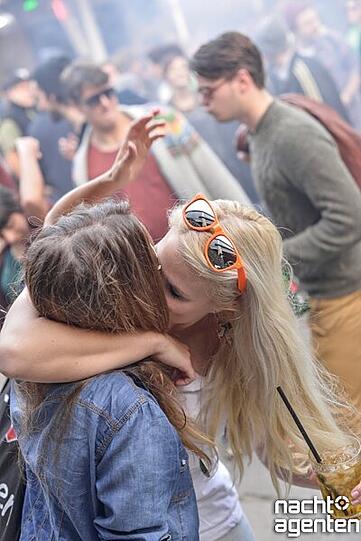 Unter dem Motto IHR WOLLT ES NICHT ANDERS - feierte der Rave Autonimca sein letztes große Open-Air des Jahres, in der Storchenburg, am Ostbahnhof. Mehr Bilder unter: www.nachtagenten.de