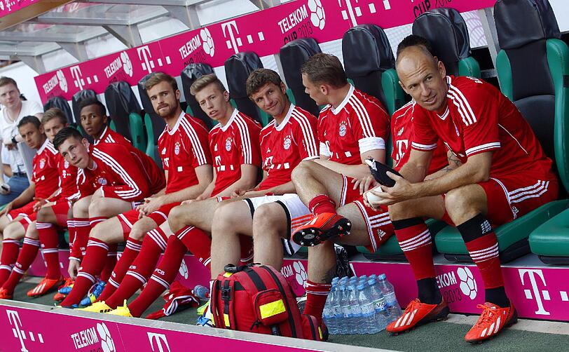 FC Bayern gegen den HSV im Telekom Cup: Die Bilder