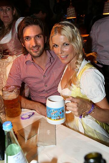 Tina Kaiser mit Freund Max Wiedemann im Käferzelt.