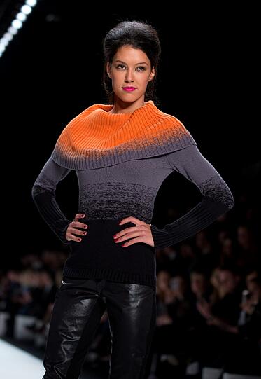 Heidis Mädel im Spotlight: Model Rebecca Mir läuft für Modeschöpferin Anja Gockel auf der Fashion Show in Berlin. Bei "Germany's Next Top Model" begann ihre Karriere.