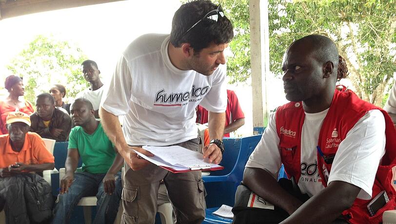 Der Münchner Raphael Marcus (32) ist seit Montag für "humedica" im Einsatz in Liberia. Der Münchner Raphael Marcus (32) ist seit Montag für "humedica" im Einsatz in Liberia.