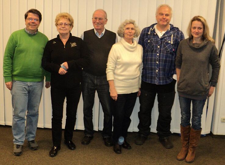 Der Vorstand des Vereins für Stadtteilkultur Neuhausen-Nymphenburg: (v.l.n.r.) Wolfgang Schwirz, stellv. Vorsitzender, Ingeborg Staudenmeyer, Vorsitzende, Hans-Jörg Scheerer, Kassier, Appolonia Pramberger, Schriftführerin, Peter Friedrich und Niko Strnad, Beisitzer.