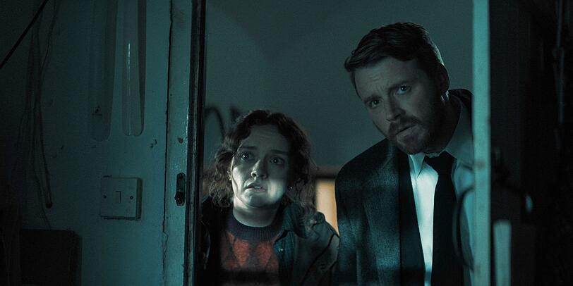 Dass seine Kollegin Sid (Olivia Cooke) wieder auftaucht, haut River Cartwright (Jack Lowden) von den Socken. Aber erstmal müssen gemeinsam einem Killerpärchen entkommen. Dass seine Kollegin Sid (Olivia Cooke) wieder auftaucht, haut River Cartwright (Jack Lowden) von den Socken. Aber erstmal müssen gemeinsam einem Killerpärchen entkommen.