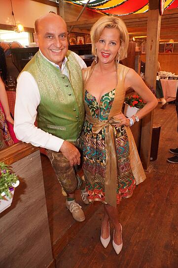 Astrid Söll (Dirndl Couture) mit Partner Axel Munz (Angermaier).