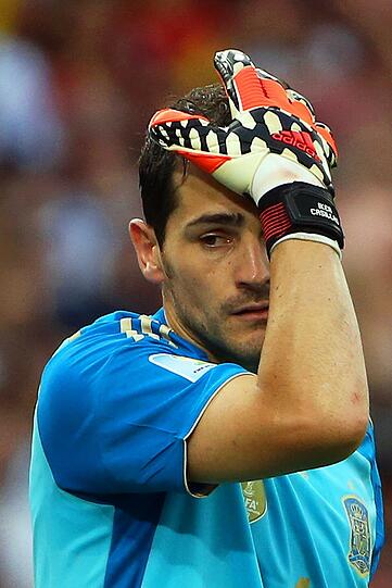 Besonders Torhüter Iker Casillas wurde als Symbolfigur des desaströsen Abschneidens der spanischen Mannschaft wahrgenommen. Ob er seine Karriere in der "Fruia Roja" beendet ist offen.
