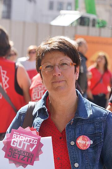 Gertrud Happach (59, Leiterin eines Kinderhauses): &bdquo;Ich habe Sorge, dass die Erzieherinnen wieder einbrechen und sich mit weniger zufriedengeben, als ihnen zusteht.&ldquo;