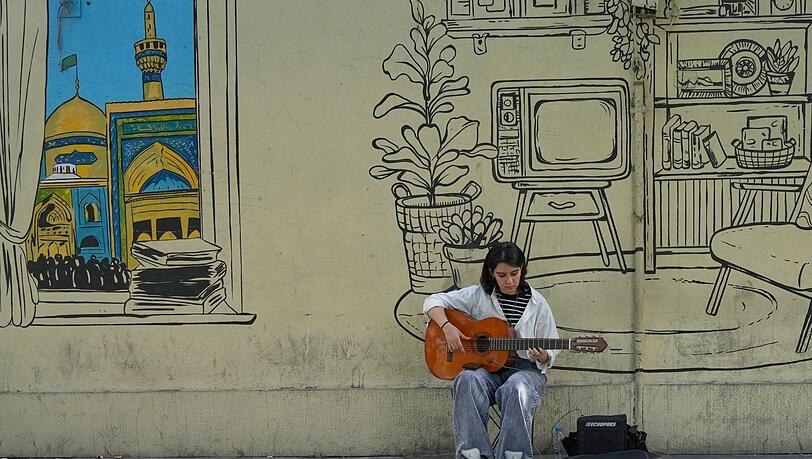 Dank der aktuellen Waffenruhe stellt sich in den Stra&szlig;en Teherans auch wieder ein gewisser Alltag ein - doch viele bef&uuml;rchten, dass der Krieg noch nicht vorbei ist. (Archivbild)