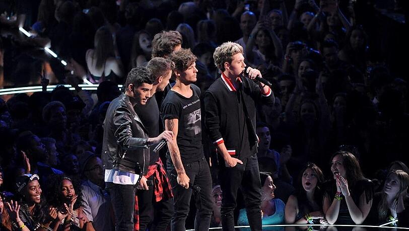 One Direction gehen gut trainiert auf die Bühne One Direction gehen gut trainiert auf die Bühne