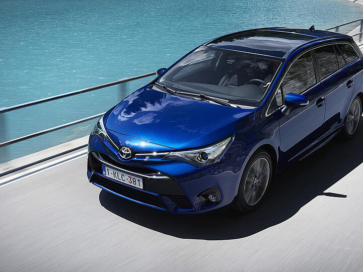 Neuer Toyota Avensis: Schärfere Linien, große Lufteinlässe