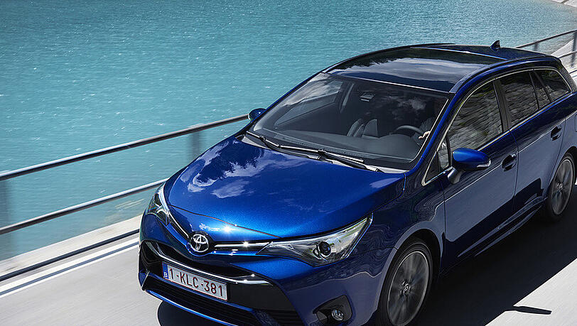 Neuer Toyota Avensis: Schärfere Linien, große Lufteinlässe Neuer Toyota Avensis: Schärfere Linien, große Lufteinlässe