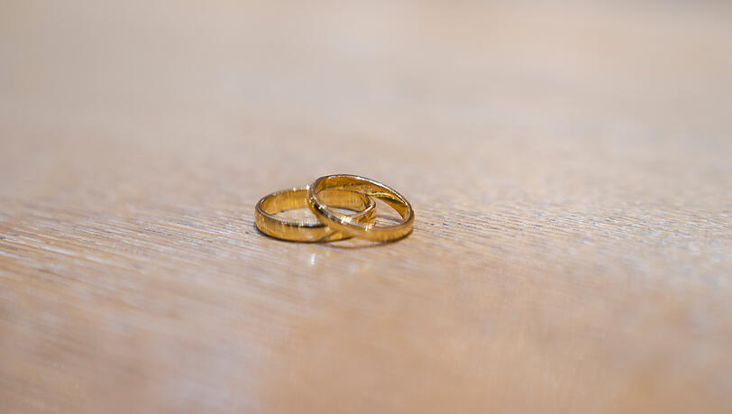 Gelbgoldene Ringe, der "Klassiker" unter den Eheringen. Gelbgoldene Ringe, der "Klassiker" unter den Eheringen.