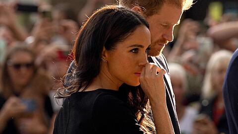 Herzogin Meghan hat in der royalen Familie einen schweren Stand. Wird ihr Vertrauter Omid Scobie deshalb einen erneuten Feldzug gegen das Königshaus starten?