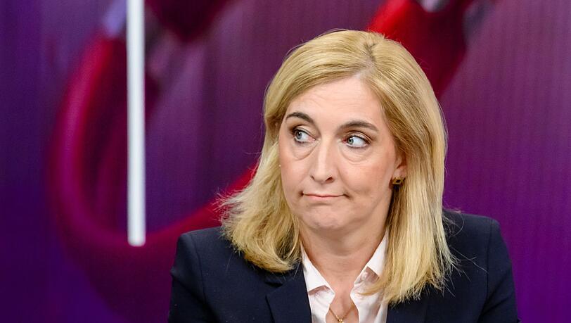 "Da gibt es nichts schönzureden": Bundesgesundheitsministerin Nina Warken (CDU) musste einräumen, dass es nach wie vor große Ungerechtigkeiten bei den Krankenkassenkosten der Grundsicherungsempfänger gibt. "Da gibt es nichts schönzureden": Bundesgesundheitsministerin Nina Warken (CDU) musste einräumen, dass es nach wie vor große Ungerechtigkeiten bei den Krankenkassenkosten der Grundsicherungsempfänger gibt.