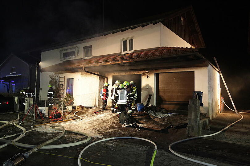Der Keller und die Garage des Einfamilienhauses in Kolbermoor brannten völlig aus. Die Bilder.