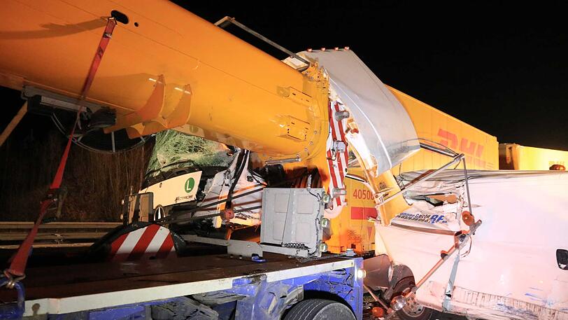 Tödlicher Unfall auf der A3: Ein Lkw-Fahrer übersah das Stauende...