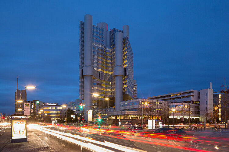 Ab der Langen Nacht der Architektur erstrahlt der HVB-Turm in neuem Licht.
