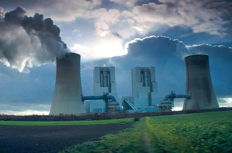 Noch immer setzen große Energieversorger auf Kohle. Dieses neue Kraftwerk in Neurath ging 2012 in Betrieb.