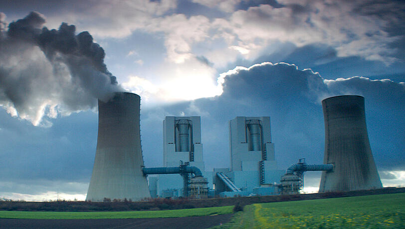 Noch immer setzen große Energieversorger auf Kohle. Dieses neue Kraftwerk in Neurath ging 2012 in Betrieb. Noch immer setzen große Energieversorger auf Kohle. Dieses neue Kraftwerk in Neurath ging 2012 in Betrieb.
