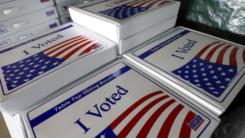 Klappbare Wahlkabinen für die US-Vorwahlen in Pennsylvania. Klappbare Wahlkabinen für die US-Vorwahlen in Pennsylvania.