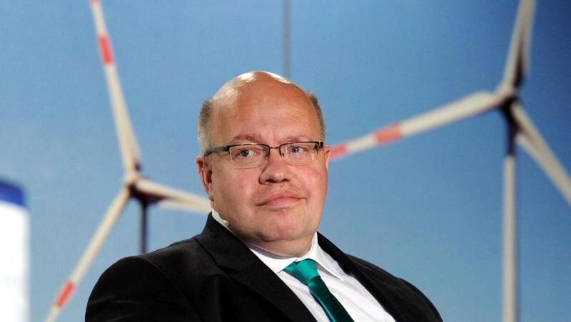 Peter Altmaier hat angesichts des Einbruchs beim Ausbau der Windenergie ein Krisentreffen angekündigt. Peter Altmaier hat angesichts des Einbruchs beim Ausbau der Windenergie ein Krisentreffen angekündigt.