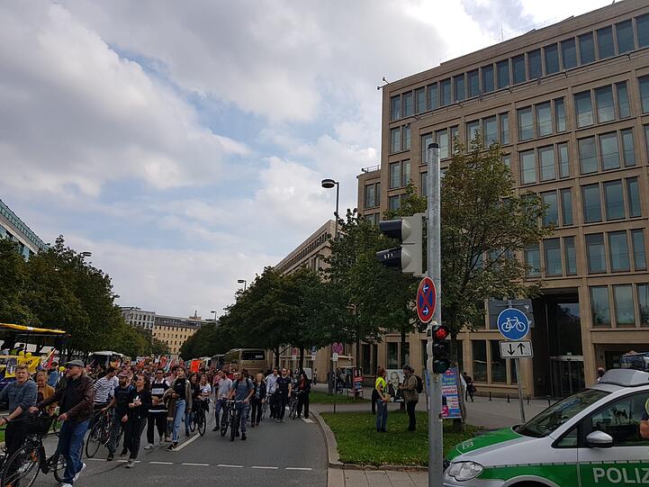 Motto: ausspekuliert! Am Samstag kamen um die 10.000 Menschen zur großen Demo gegen Spekulanten, Mietwahnsinn und für mehr Mieterschutz nach München.