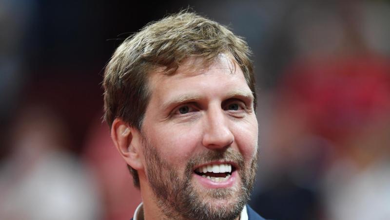 Dirk Nowitzki lächelt. Foto: Swen Pförtner/dpa/Archivbild Dirk Nowitzki lächelt. Foto: Swen Pförtner/dpa/Archivbild