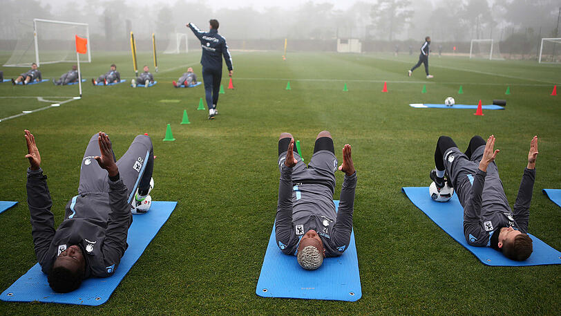 Löwen im Nebel: So lief die erste Trainingseinheit des TSV 1860 in Troia/Portugal.