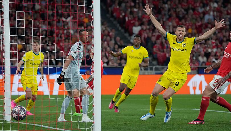 Inter setzte sich im Hinspiel bei Benfica mit 2:0 durch. Inter setzte sich im Hinspiel bei Benfica mit 2:0 durch.