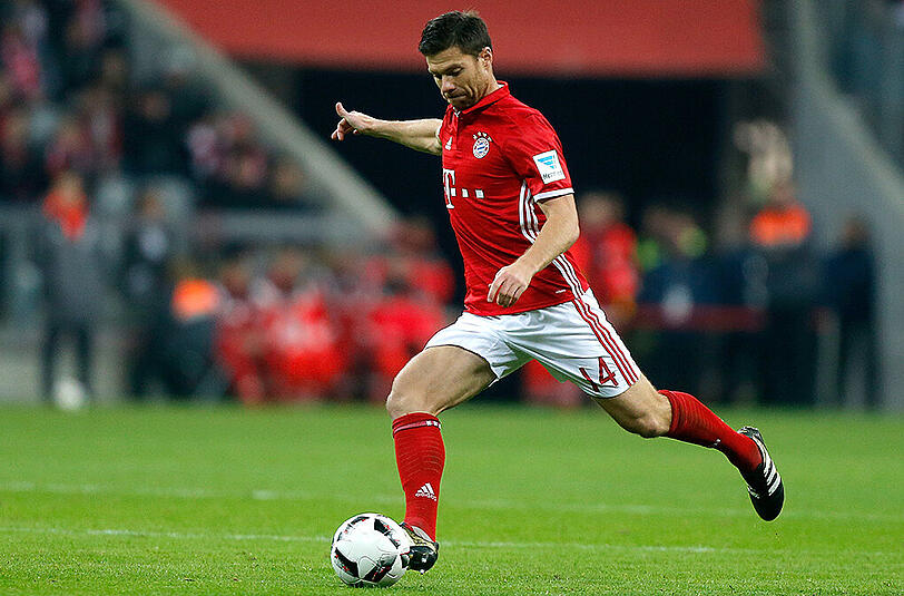 XABI ALONSO - NOTE 4: Der Anker im defensiven Mittelfeld, in Dortmund überfordert. Gegen Leverkusen ebenfalls als es vor dem 1:1 schnell ging und er Torschütze Calhanoglu nicht mehr hinterher kam. Sehr bemüht um Struktur, ein paar gute öffnende Pässe in die Spitze, aber auch Stockfehler. (Archivbild)