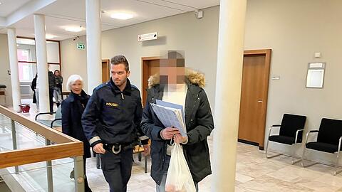 Der mutmaßliche Täter am Landgericht Traunstein. Er ist derzeit in Straubing im Bezirkskrankenhaus untergebracht.